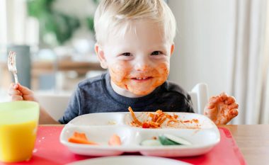 10 ushqimet që nuk duhet të konsumohen nga fëmijët deri në moshën 2-vjeçare