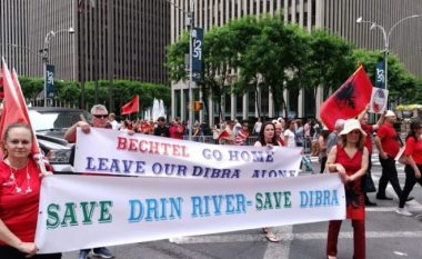 Dibranët marshim në New York kundër ndërtimit të Skavicës: Edi Rama, mos na provoko! (FOTO LAJM)