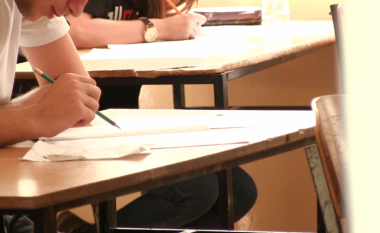 Sot provimi i parë i Maturës Shtetërore, mbi 33 mijë nxënës i nënshtrohen testimit të Gjuhës së Huaj