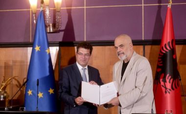 Rama i dorëzon komisionerit të BE kërkesën për të qenë pjesë e mekanizmit për Mbrojtjen Civile