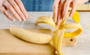 E keni ditur gabim! Nutricionistët tregojnë pse nuk duhet të hani kurrë banane në mëngjes