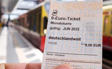 “100 € për njerëzit në nevojë” Gjermania ul taksën e naftës dhe jep biletë udhëtimi 9 euro në muaj