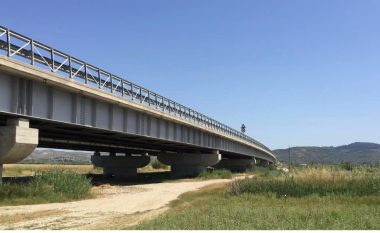 Vodhën pjesën metalike të urës dhe e shitën, reagon Autoriteti Rrugor Shqiptar: Do të dënohet çdo abuzues
