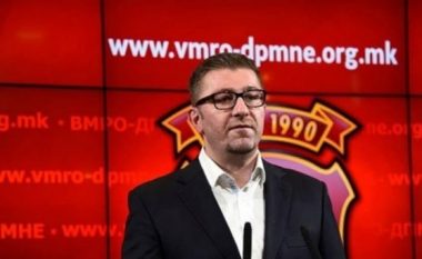 Mickoski: Mbi 500 nënshkrime në më pak se një orë për referendumin