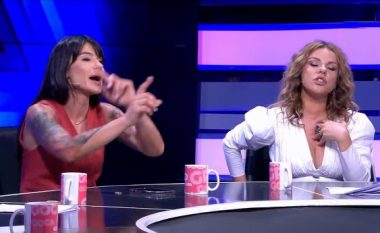 Pas sherrit në rrjetet sociale, Dalina Buzi dhe Zhaklin përballen në emision me tone të larta: Më quajte objekt (VIDEO)