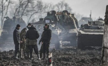 Rusët bombardojnë qytetin ukrainas, të paktën 6 civilë të vrarë