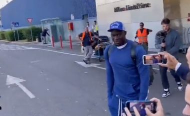 Erdhi momenti, Romelu Lukaku shkel në Milano: Jam shumë i lumtur (VIDEO)