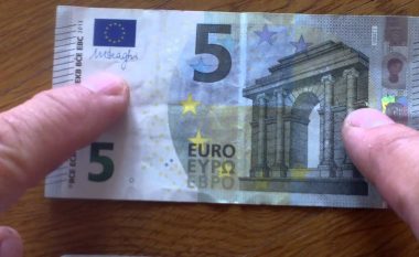 “Pesë eurot s’po kryejnë punë më”, aktori ka një propozim për kartëmonedhën