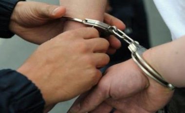 Vodhi 8 makina, arrestohet 33-vjeçari shqiptar në Greqi