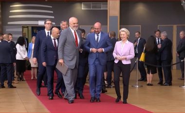 Samiti i BE, Rama shfaqet i qeshur pranë Michel dhe Van der Leyen (VIDEO)