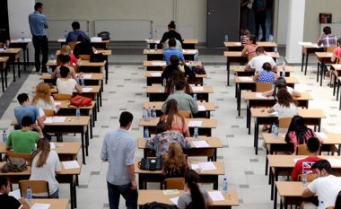 Vetëm 4 dhjeta në provime, “merr fund” arsimi në Shqipëri (FOTO LAJM)