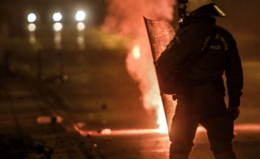 Terror gjatë natës në Athinë, sulmohen zyrat e PASOK