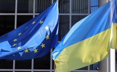 Parlamenti Evropian miraton raportin për t’i dhënë statusin e vendit kandidat në BE për Ukrainën dhe Moldavinë