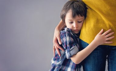 Fëmijët mund të shfaqin simptoma ankthi që herët, ja se si t’i dalloni ato