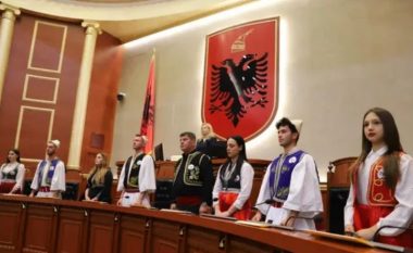 Java Çame në Kuvendin e Shqipërisë, “shpërthejnë” mediat greke: Na sfiduan dhe provokuan!