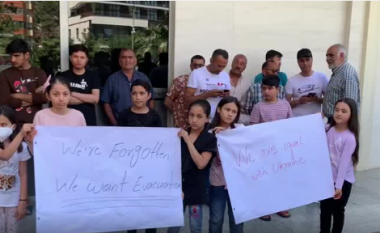 Kërkojnë të ikin në Kanada, refugjatët afganë në Lezhë ngrihen në protestë (VIDEO)