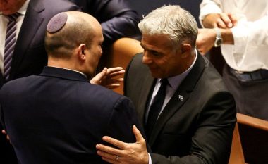 Izraeli bëhet me kryeministër të ri, ndërkohë që Netanyahu synon rikthimin