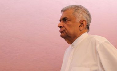 Rajapaksa dha dorëheqjen mes krizës dhe u arratis nga vendi, zgjidhet presidenti i ri i Sri Lankës