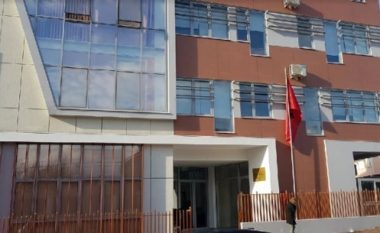 “Donte një dyshe euro”, zbardhen përgjimet që çuan në arrestimin e gjyqtares dhe avokatit në Elbasan