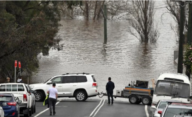 Përmbytje masive dhe erëra të forta, evakuohen mijëra banorë në Sidnei