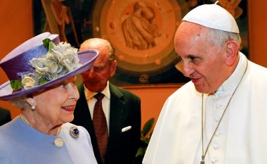 Një mesazh personal, zbulohet letra që Papa Françesku i dërgoi Mbretëreshës Elizabeth