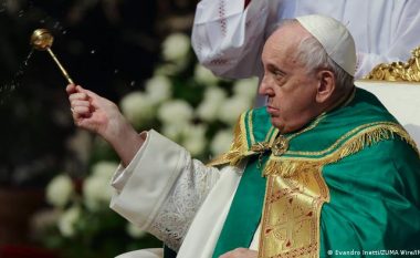 Përse bëhen spekullime për gjendjen shëndetësore të Papa Françeskut?