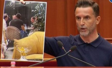 “Pyetini, ku kanë pirë e ngrënë dje në darkë”! Braçe nxjerr foton e deputetit të PD në Kuvend: Ja ku i keni