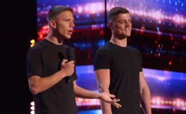 Vëllezërit shqiptarë në “America’s Got Talent”, lënë pa fjalë jurinë e ngrenë në këmbë publikun (VIDEO)