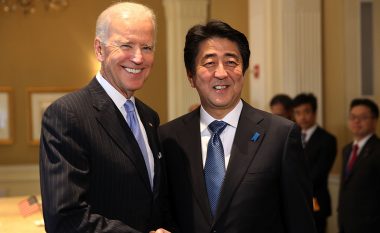 Vrasja e ish-kryeministrit japonez, Biden: Dhuna me armë gjithmonë lë një shenjë të thellë