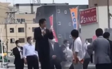 Dalin pamjet, momenti kur vritet me armë ish-kryeministri japonez (VIDEO)