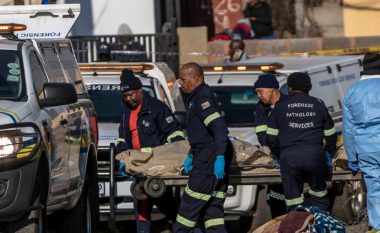Të shtëna me armë në lokalet e Afrikës së Jugut, 19 persona mbesin të vdekur
