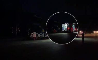 Aksident i rëndë me motor në Korçë, drejtuesi dërgohet me urgjencë në spital (VIDEO)