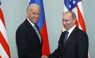 SHBA feston ditën e Pavarësisë, Kremlini: Putin nuk do ta urojë Biden