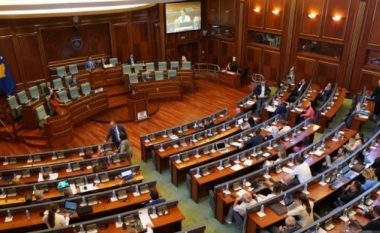 “A e dëgjon veten çfarë thua?” Plas sërish sherri në Kuvendin e Maqedonisë së Veriut, Xhaferi përplaset me VMRO