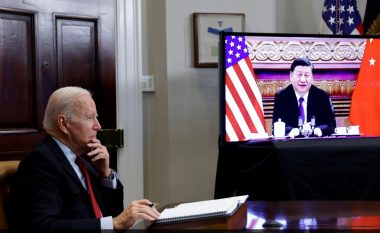 Dy orë në telefon, çfarë diskutuan Joe Biden dhe Xi Jinping?