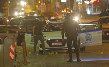 Përplasja me armë në Athinë, flasin dëshmitarët të tronditur: Menduam se ishin fishekzjarrë, pamë një polic që çalonte, kishim frikë