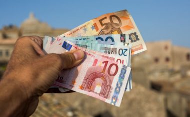 Euro prek rekord të ri, ja sa ka zbritur monedha sipas kursit zyrtar të Bankës së Shqipërisë