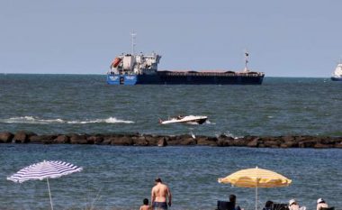 Po transportonte grurë të vjedhur në Ukrainë, Turqia ndalon anijen ruse