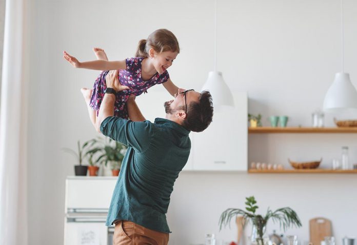 5 shenjat që tregojnë se partneri juaj do të bëhet një baba i përsosur -  Albeu.com
