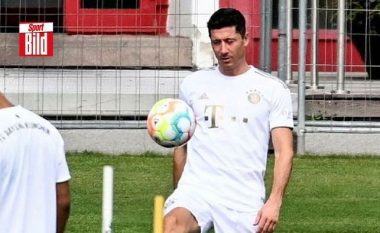 Lewandowski mbërrin me vonesë në stërvitje me Bayern, nuk e fsheh dëshirën t’i bashkohet Barcelonës (VIDEO)