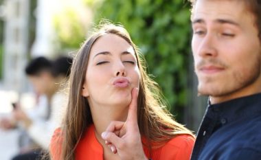 Çfarë duhet të bëni nëse puthjet ose paratë ju shkaktojnë reaksione alergjike