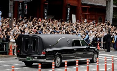 Japonezët i japin lamtumirën e fundit ish-kryeministrit, Shinzo Abe