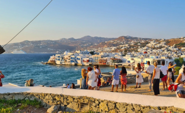 Iu vodhën 45 mijë euro bizhuteri dhe pasaportat në Mykonos, turistet shqiptare “me duar në xhepa”