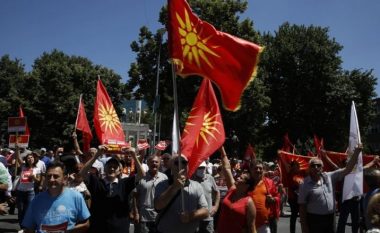 Policia ndalon 4 persona nga protesta në Shkup