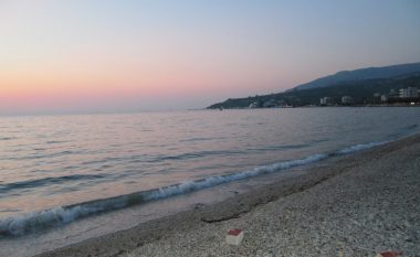 50-vjeçarja rrezikon të mbytet në plazhin e Vlorës, në gjendje të rëndë
