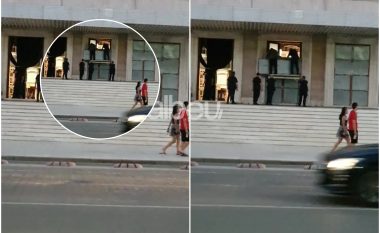 Protesta e 7 korrikut, blindohet Kryeministria, policia vendos “barrierat” mbrojtëse (VIDEO)