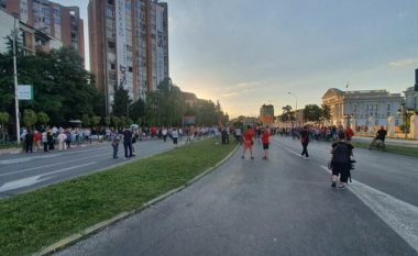 Propozimi francez, me flamuj e pankarta në duar, rinisin protestat në Shkup