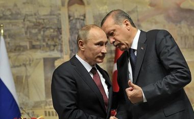 Putin bisedë telefonike me Erdogan, në tryezë marrëveshja e grurit dhe nevoja për negociata