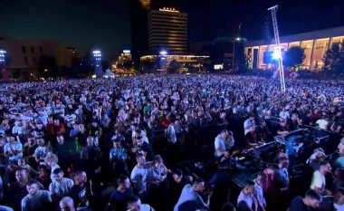 Albeu: Rama shfaq videon në koncert: Negociatat janë të hapura! (VIDEO)