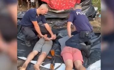 Zbulohet sera me kanabis në Shkodër, momenti kur arrestohen 2 të rinjtë (VIDEO)